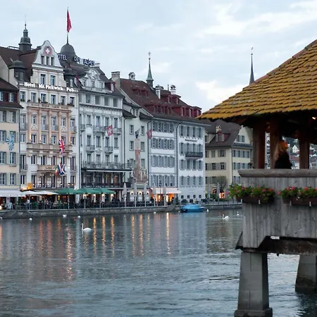 Hotel Pickwick And Pub 