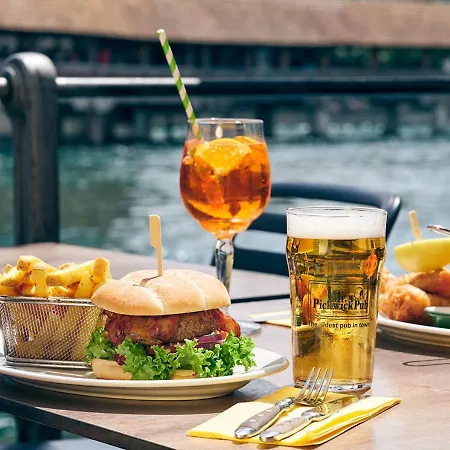 Hotel Pickwick And Pub 