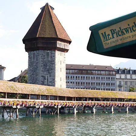 Hotel Pickwick And Pub 
